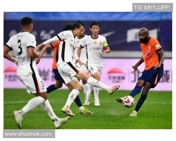 上海足球队在最新足球状态排行榜中荣登第十名展现强劲实力与潜力 上海足球队在最新足球状态排行榜中荣登第十名展现强劲实力与潜力