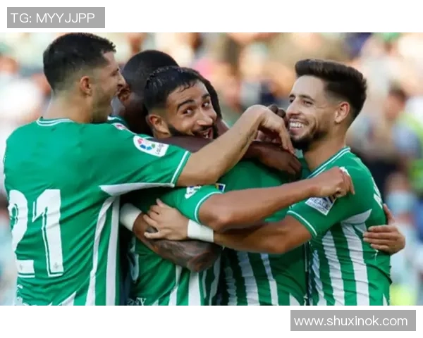 身高190的足球明星如何在绿茵场上展现超凡魅力与竞技实力