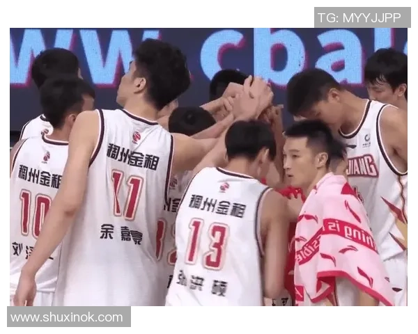 成都篮球队以76分稳居大师赛积分榜首位展现强劲实力